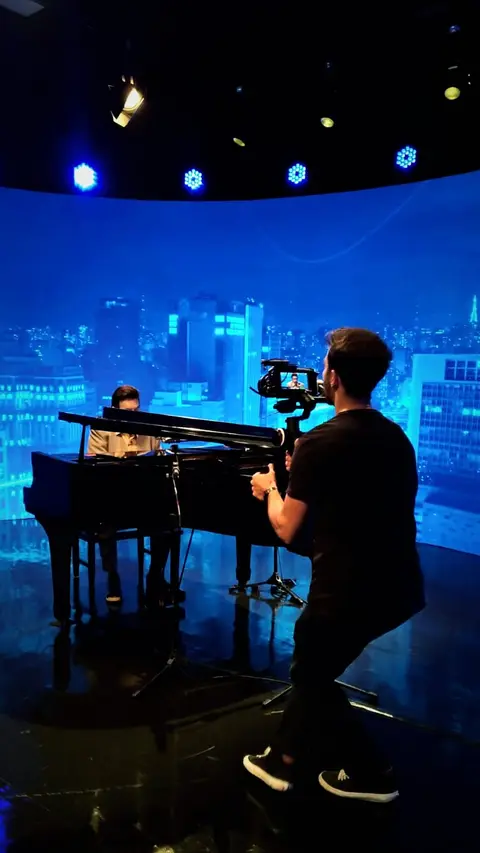 Eduardo Auricchio on set